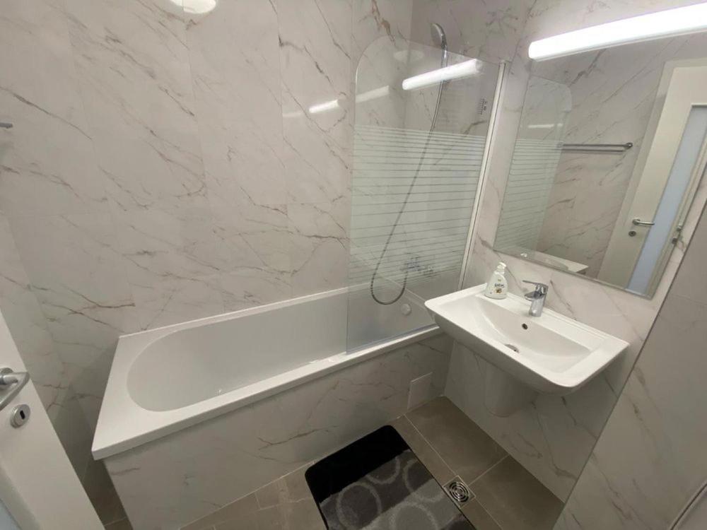 Coresi Mall Apartments, 52 Stefan Baciu, Apartment