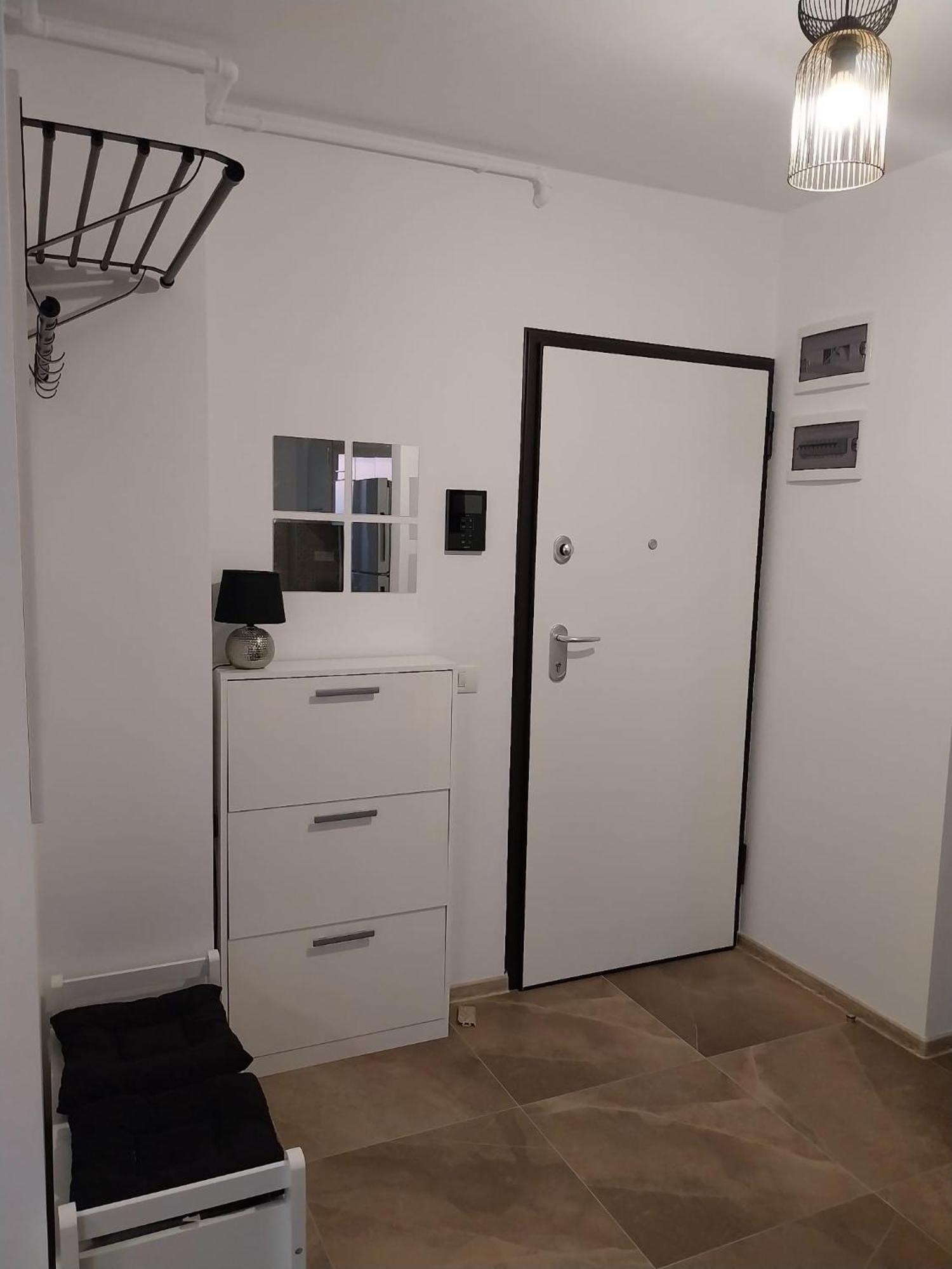 Apartment Coresi Mall Apartments, 52 Stefan Baciu, *