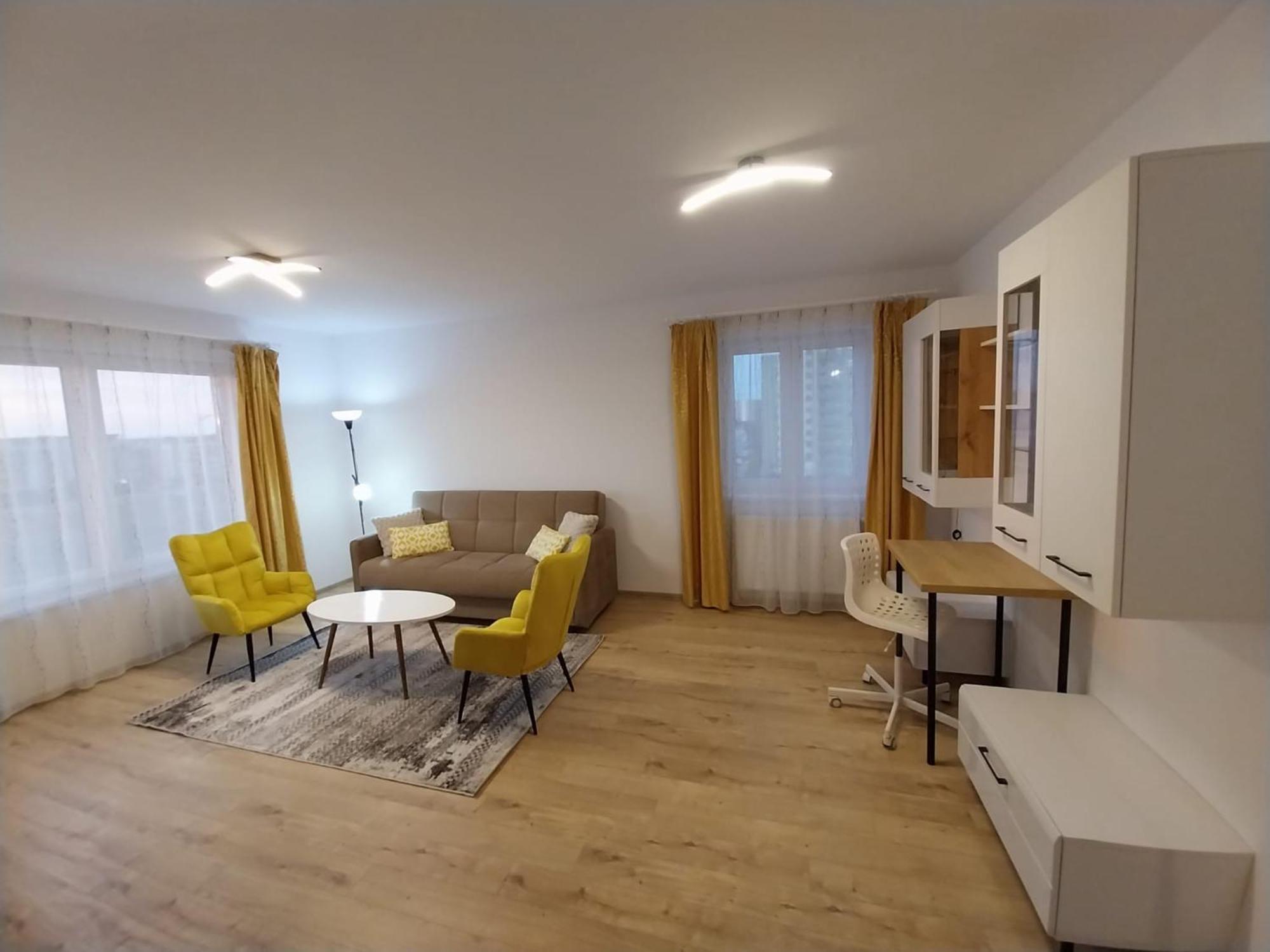 Apartment Coresi Mall Apartments, 52 Stefan Baciu, *
