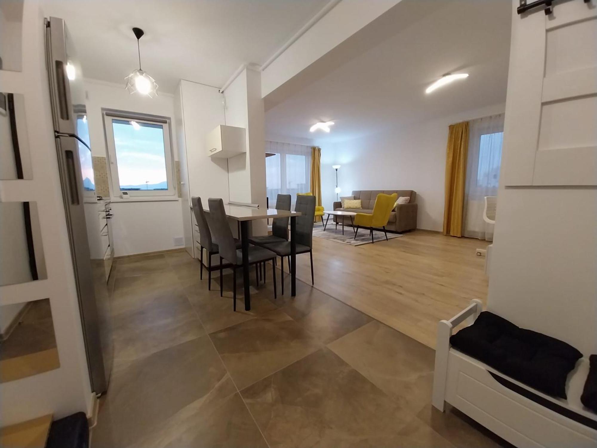 Apartment Coresi Mall Apartments, 52 Stefan Baciu, *