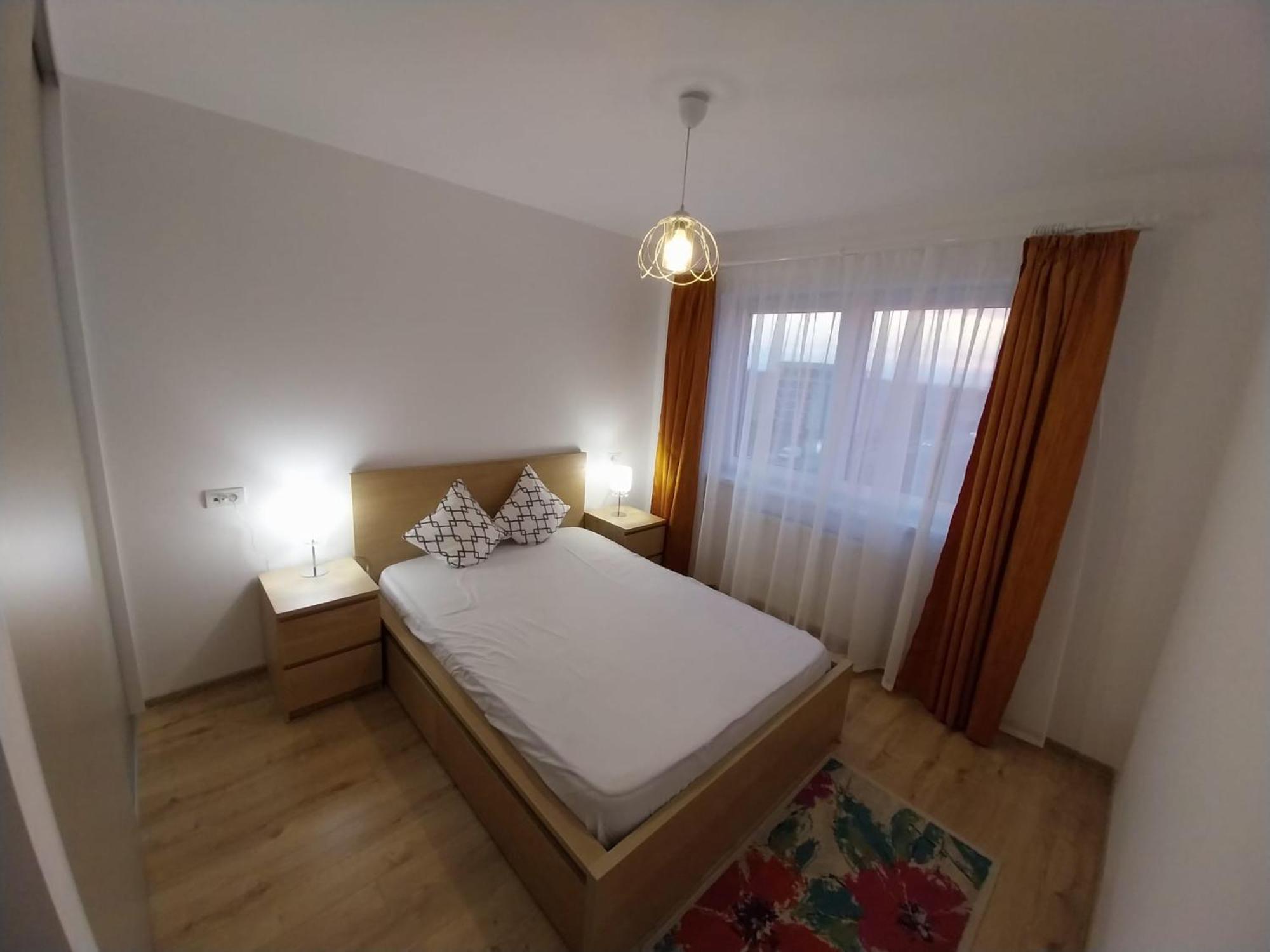 Apartment Coresi Mall Apartments, 52 Stefan Baciu,
