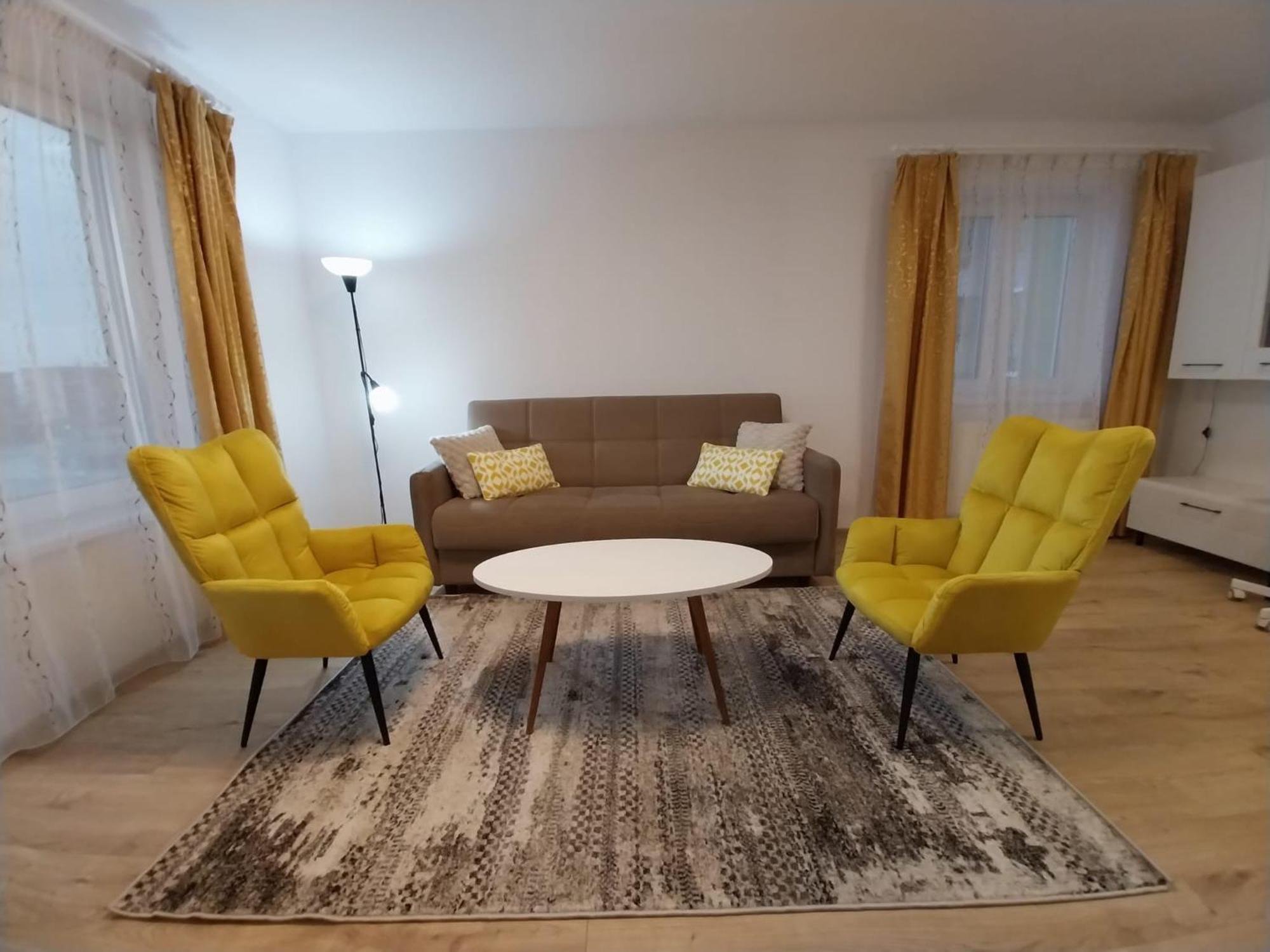 Apartment Coresi Mall Apartments, 52 Stefan Baciu,